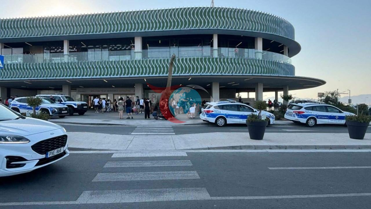 Güney Kıbrıs'ta Bomba Alarmı: Lefkoşa'da Alışveriş Merkezi ve Kamu Binaları Boşaltıldı