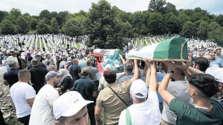 Srebrenitsa Soykırımı'nın 31. Yılında Dinmeyen Acı: 10 Kurban Daha Toprağa Verildi