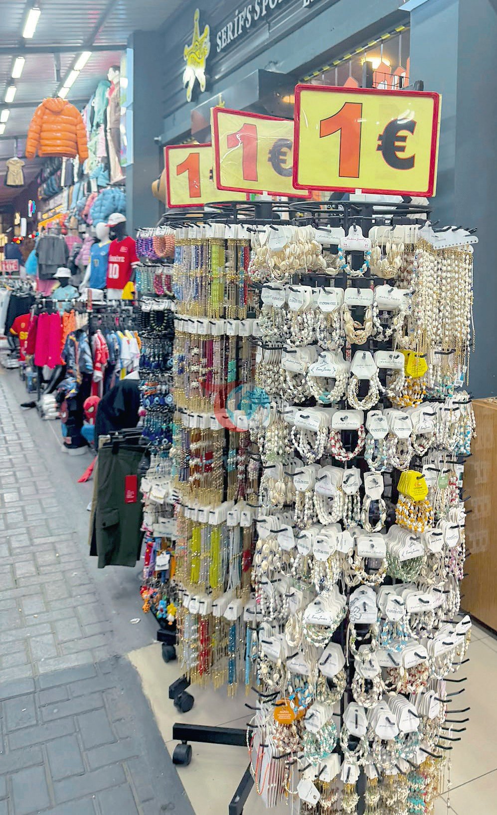 Turizm Bölgelerinde 'Euro' Dönemi: Esnaf TL'yi Bıraktı, Fiyatlar Dövizle Belirleniyor!