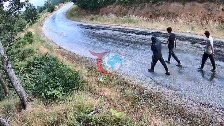 Jandarma Teknolojiyi Sahaya Sürdü: Fotokapanlarla Tespit Edilen 1847 Şüpheli Yakalandı