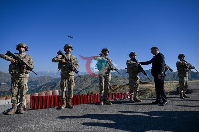 Içeri işler ministri Mustafa Çiftçi Hakkari şäherindäki esasy sebite baryp gördi - Surat: