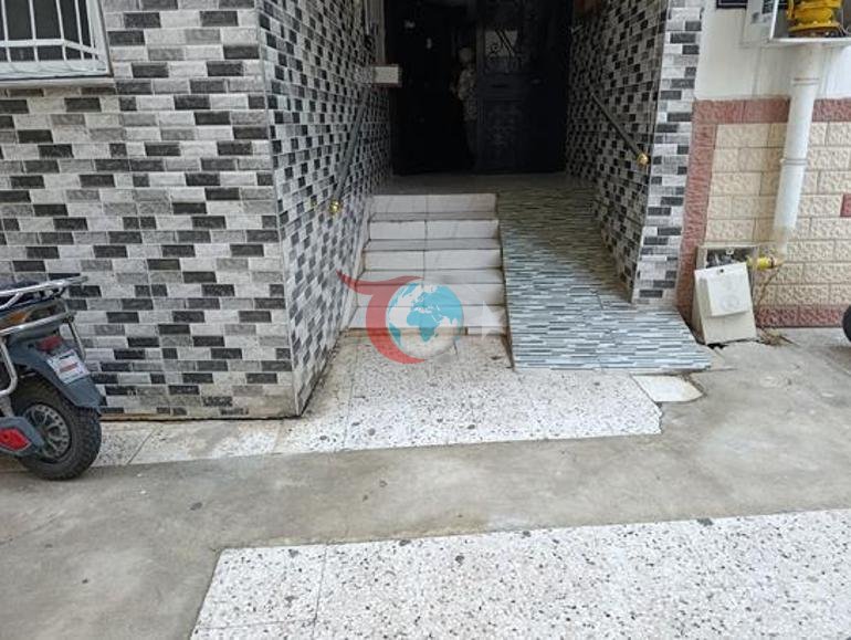 Adanada dehşet Kaçmaya çalışan 2 çocuk annesini çekiçle dövüp, bıçakla boğazını kesti