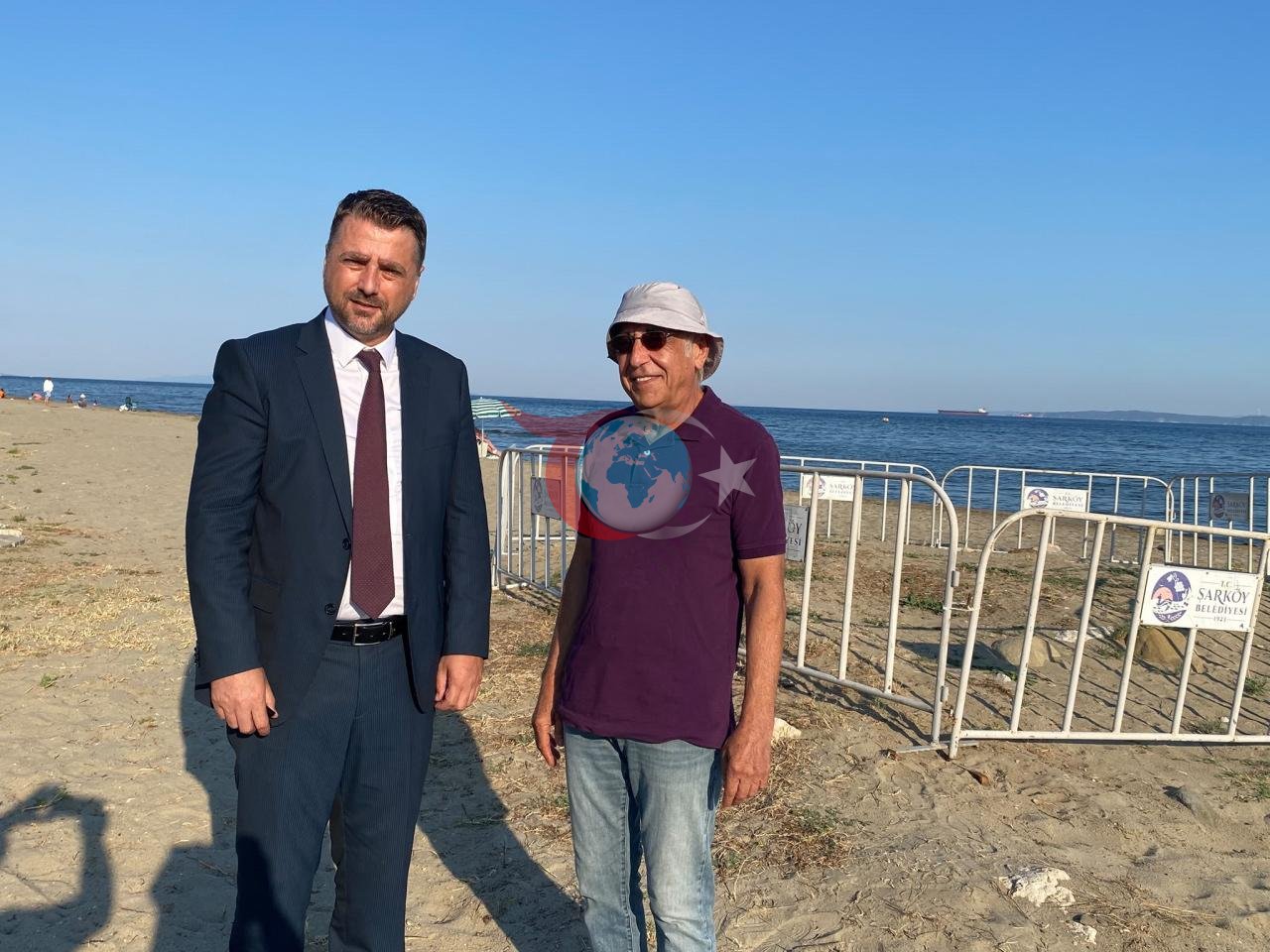 O, bağ evinin qarşısında gəzərkən bunu fərq etdi! Bu, pul qazanan adamın həyatını acınacaqlı edir