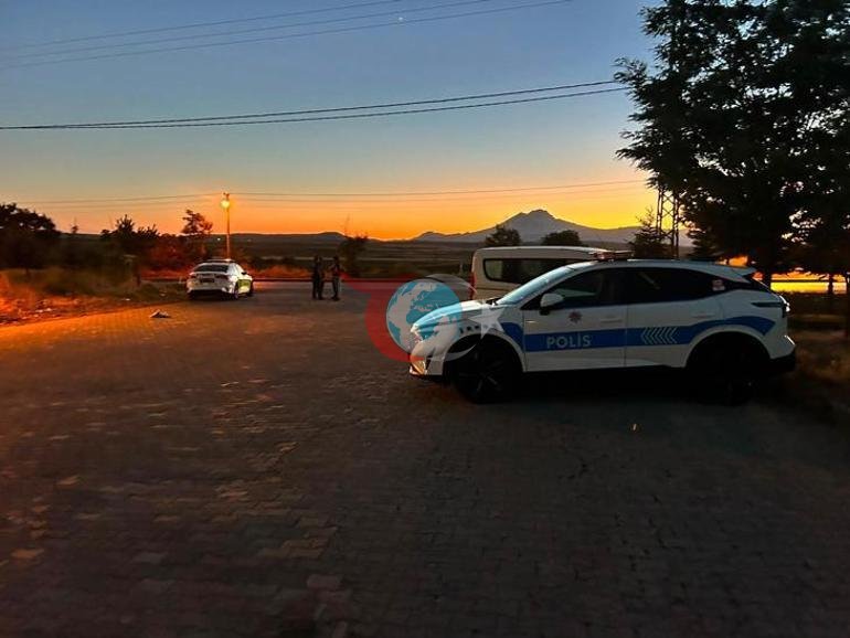 Minibüsü polis ve vatandaşların üzerine sürdü 1 ölü, 1i polis 2 yaralı