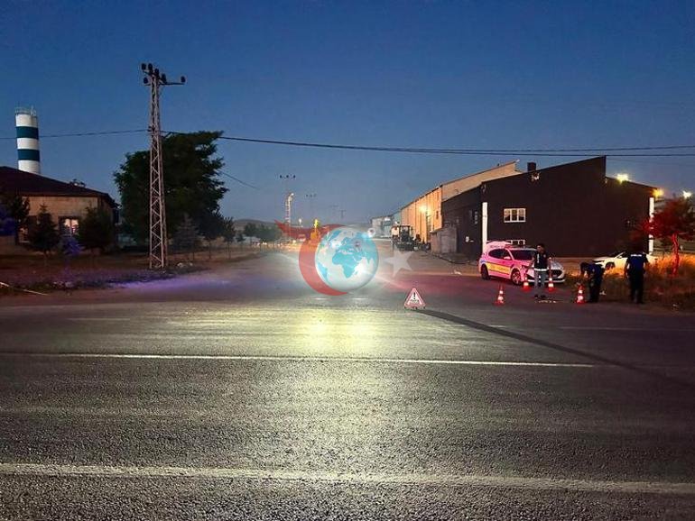 Minibüsü polis ve vatandaşların üzerine sürdü 1 ölü, 1i polis 2 yaralı