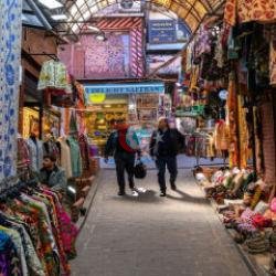 Dünyanın ilk alışveriş merkezi Kapalıçarşı, her gün yüz binlerce kişiyi ağırlıyor