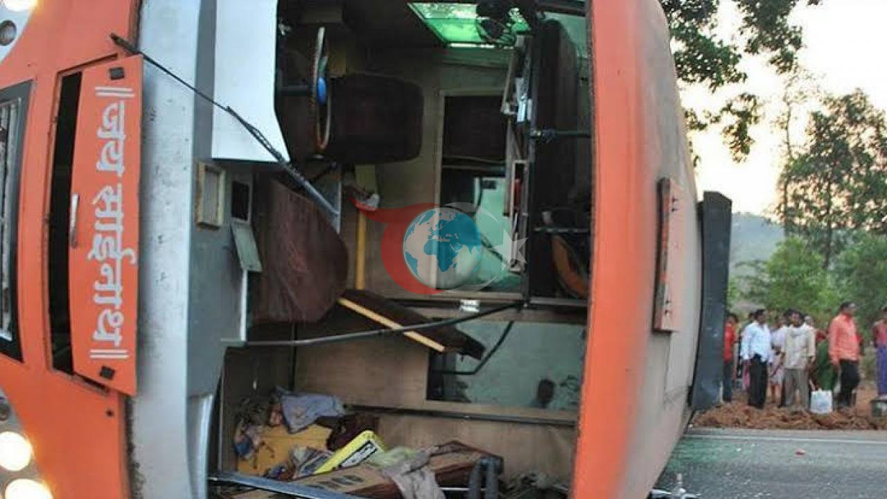 Hindistan'da Katliam Gibi Trafik Kazası: İki Otobüs Çarpıştı, Çok Sayıda Ölü ve Yaralı Var