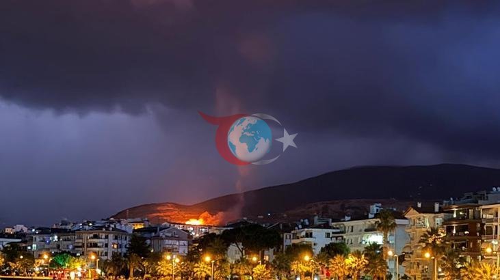 Balıkesir Erdek'te Şiddetli Fırtına ve Sağanak Kabusu: Ağaçlar Devrildi, Yıldırım Düştü!