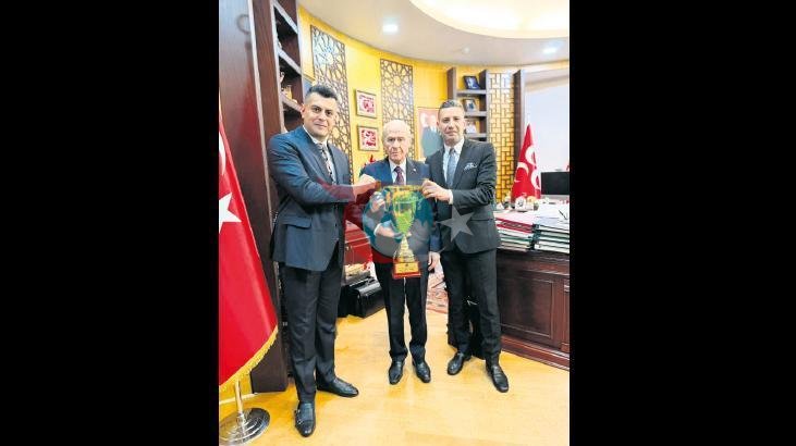 Millilerden Anlamlı Ziyaret: Avrupa Şampiyonluk Kupası Devlet Bahçeli’ye Takdim Edildi