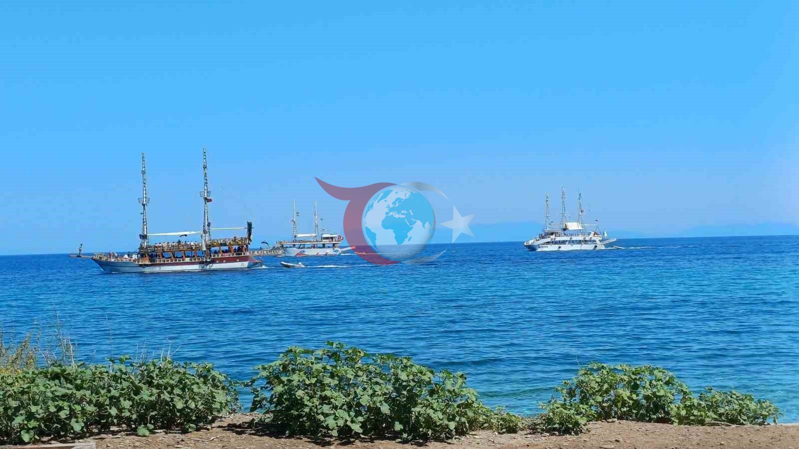 Kuşadası’nda Mavi Yolculuk Rüzgarı: Dilek Yarımadası Koylarına Turist Akını