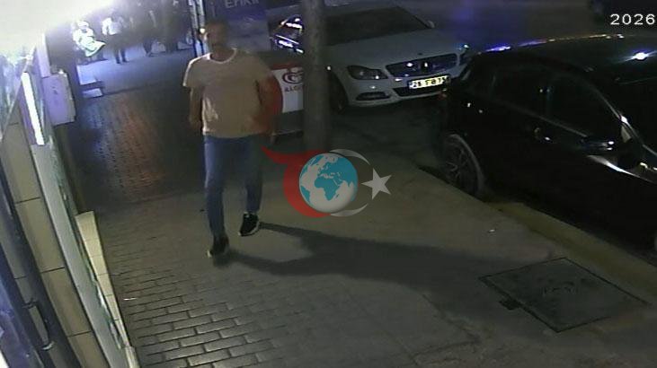 Eskişehir'de Akılalmaz Olay: Vitrin Camını Tekmeleyip Yürüyen Şüpheliyi Esnaf Yakaladı