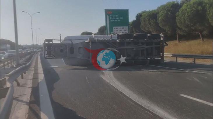 TEM Otoyolu'nda Trafik Felci: Büyükçekmece'de Beton Tankeri Devrildi