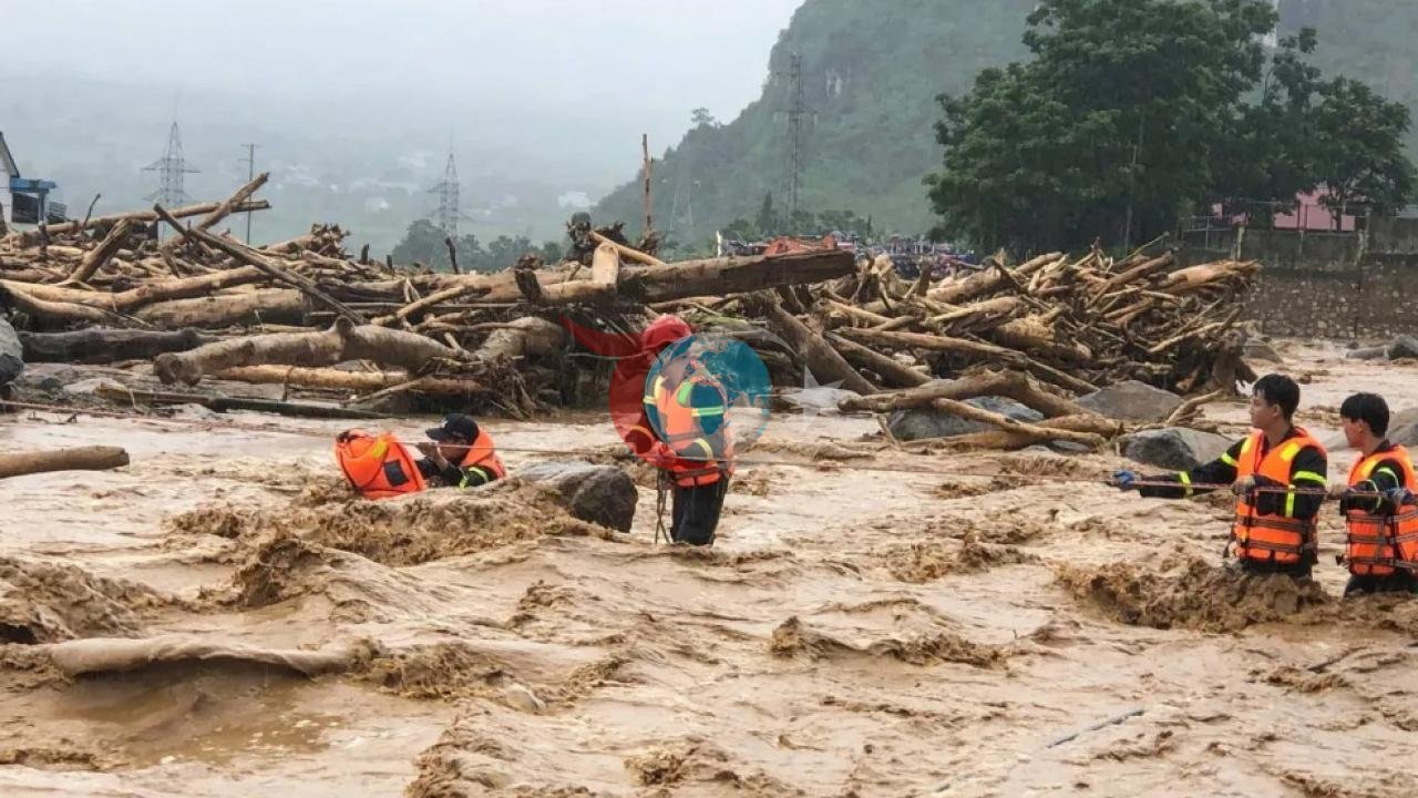 Vietnam'da Şiddetli Sel Felaketi: 4 Can Kaybı, 4 Kayıp ve Büyük Yıkım