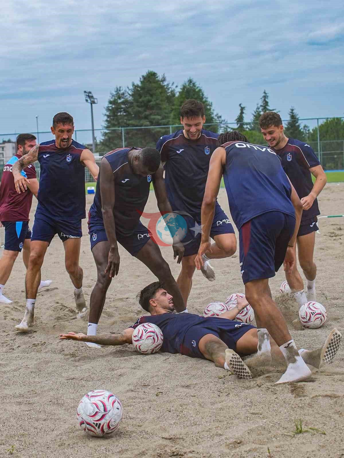 Trabzonspor'da Yeni Sezon Hazırlıkları: Kumda Zorlu İdman ve Deniz Keyfi Bir Arada