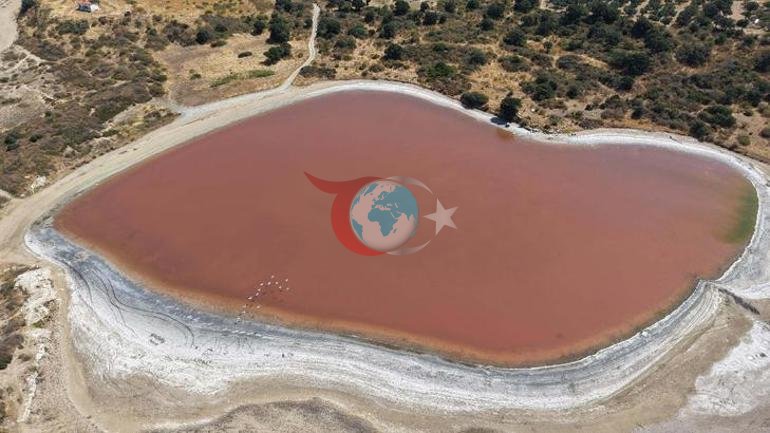 Aylar sonra yenidən çəhrayı oldu. Türkiyənin ürək formalı gölü görənləri valeh edir