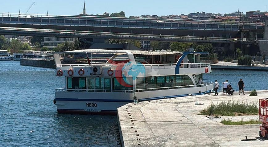 Haliç'te Tekne Faciası: Atatürk Köprüsü'ne Çarpan Teknede Denize Düşen Personel Aranıyor