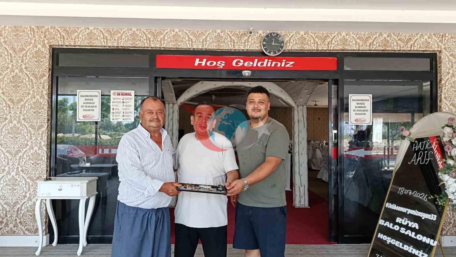 Tarsus'ta Örnek Davranış: Düğün Salonunda Unutulan 30 Bin TL'lik Takılar Sahibine Teslim Edildi
