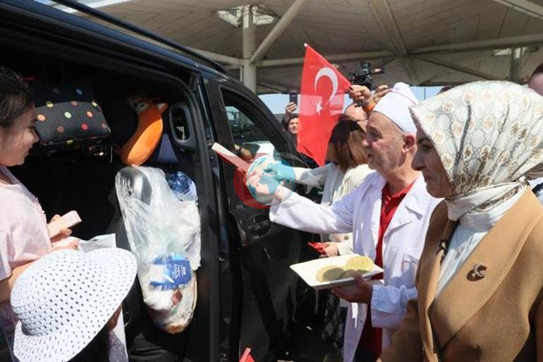 Vazir Göktaş Kapıkuledagi muhojirlarni kutib oldi