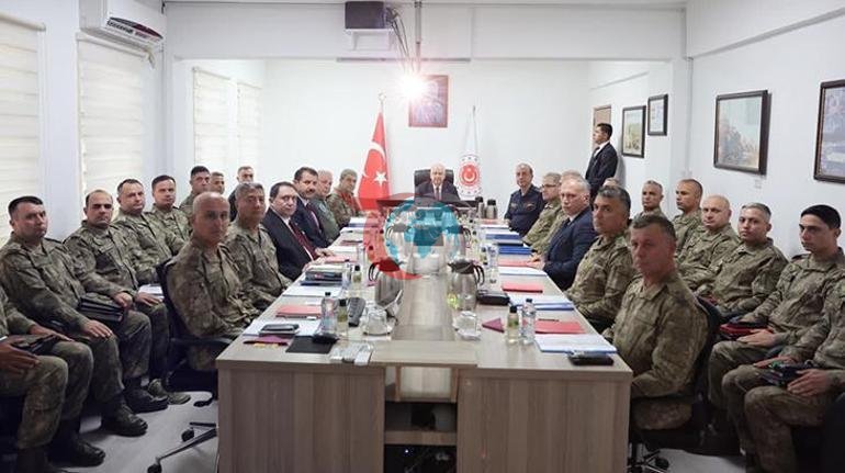 Bakan Gülerden KKTC 14. Zırhlı Tugay Komutanlığına ziyaret