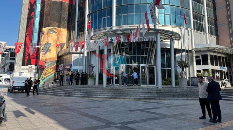 So'nggi xabarlar... Izmit hokimi Fatma Kaplan Hurriyet va uning turmush o'rtog'i hibsga olindi