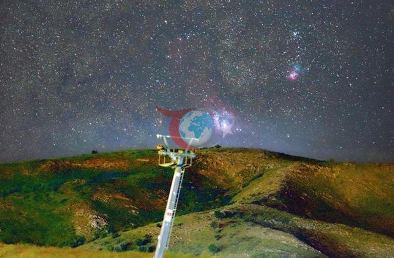 Bitliste 4 gece beklediler Binlerce ışık yılı uzaklıktaki iki dev gök cismi aynı karede