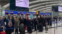 Avropada pasport nəzarəti böhranı! Üç dəfə artıb, bir çox sərnişin təyyarələrini qaçırıb 