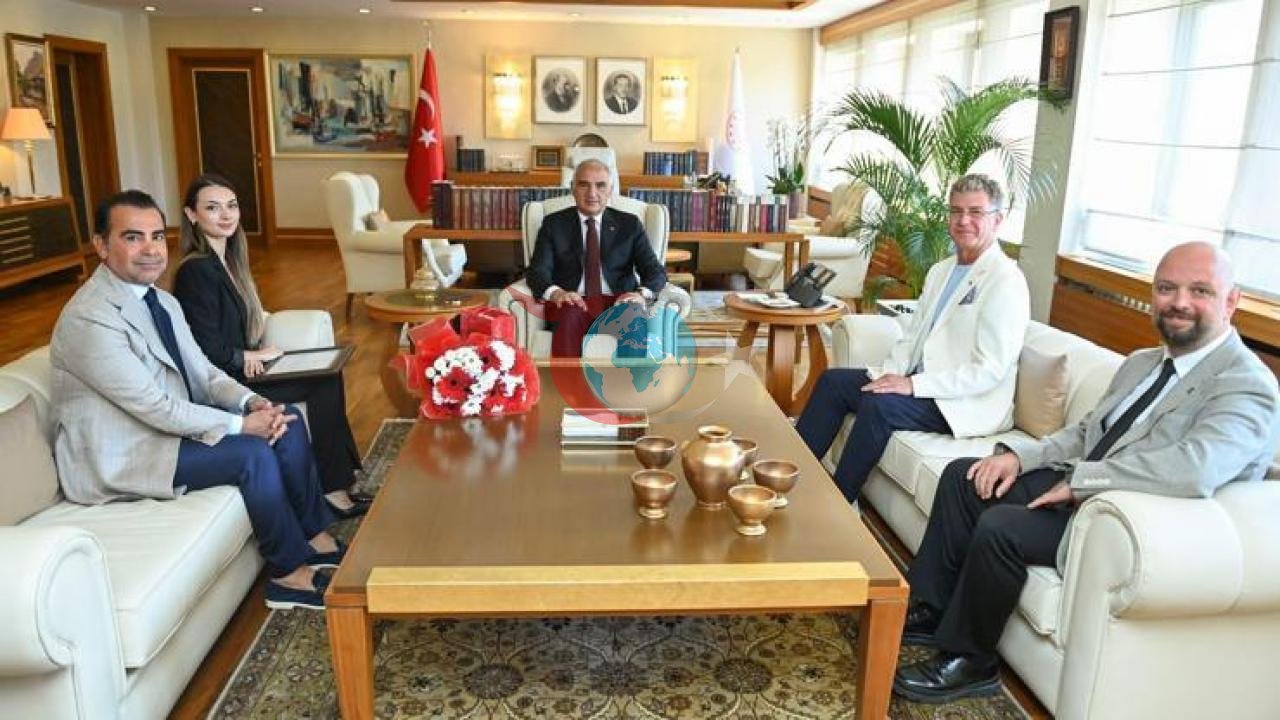 Bakan Ersoy'dan Bolşoy'da Tarih Yazan Nilay Tahiroğlu ve Tan Sağtürk'e Tebrik
