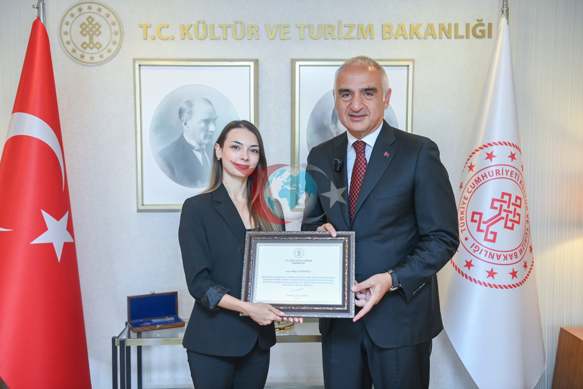 Türk Balesinin Gurur Günü: Bakan Ersoy'dan Nilay Tahiroğlu ve Tan Sağtürk'e Tebrik