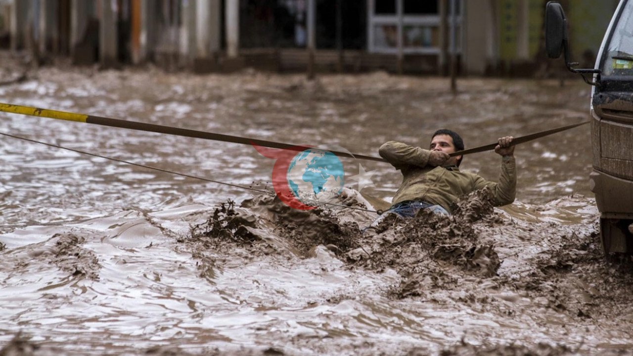 Şili'de Sel Felaketi: Şiddetli Sağanak Yağışlar Sonrası 100 Bin Kişi Mahsur Kaldı