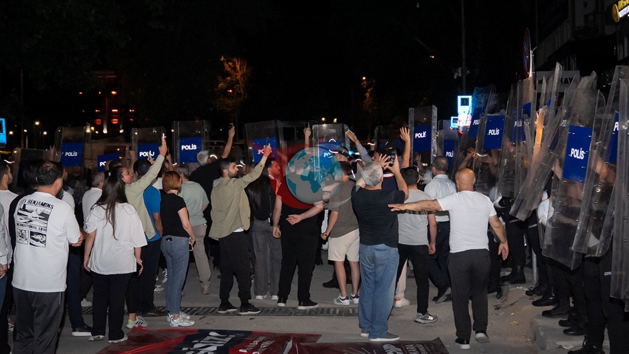 CHP Ankara İl Başkanlığında Gece Yarısı Gerginliği: Fahri Yıldırım ve Partililer Karşı Karşıya Geldi