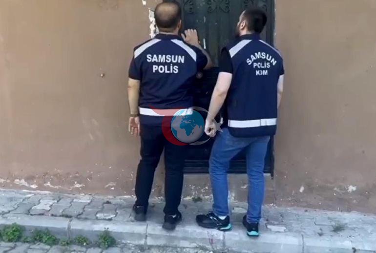 Samsunda polis köhnə binaya basqın etdi. Qeyri-qanuni xəzinə qazıntısı xalça ilə gizlədilən üzə çıxdı=