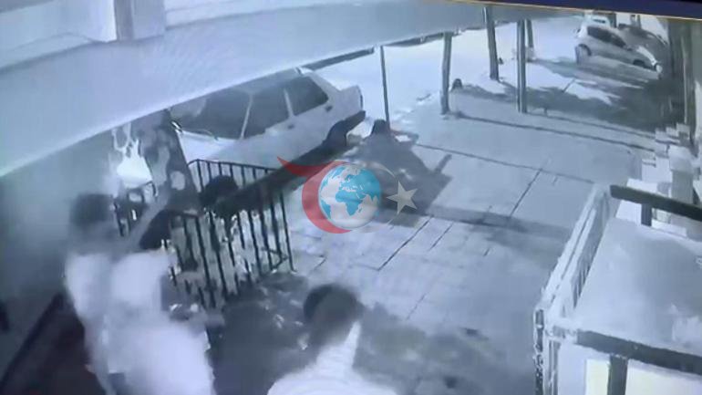 Hamile eşine tatlı almak için evden çıkan genç adam 6 yerinden bıçaklandı Eşi erken doğum yaptı