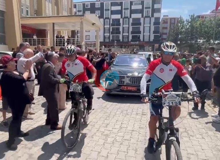 Губернатор Мехмет Вали Чичекли Ардаханамен қоштасты