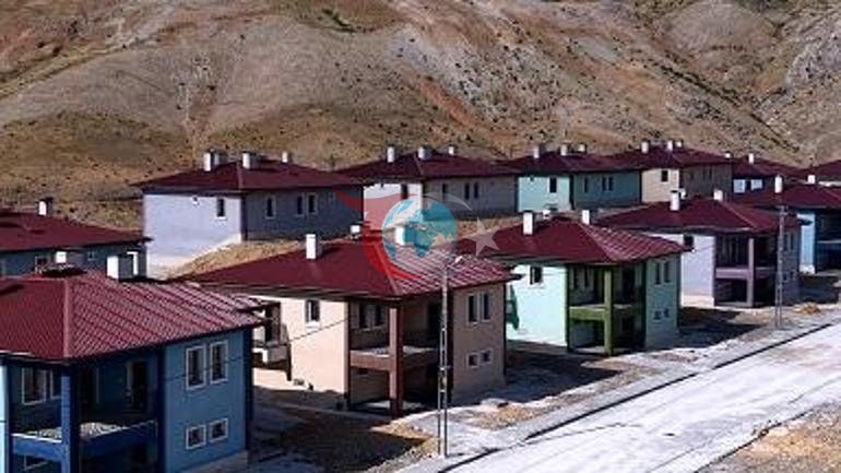 Nazir Kurum Adıyamanda tikilən kənd evlərini paylaşdı