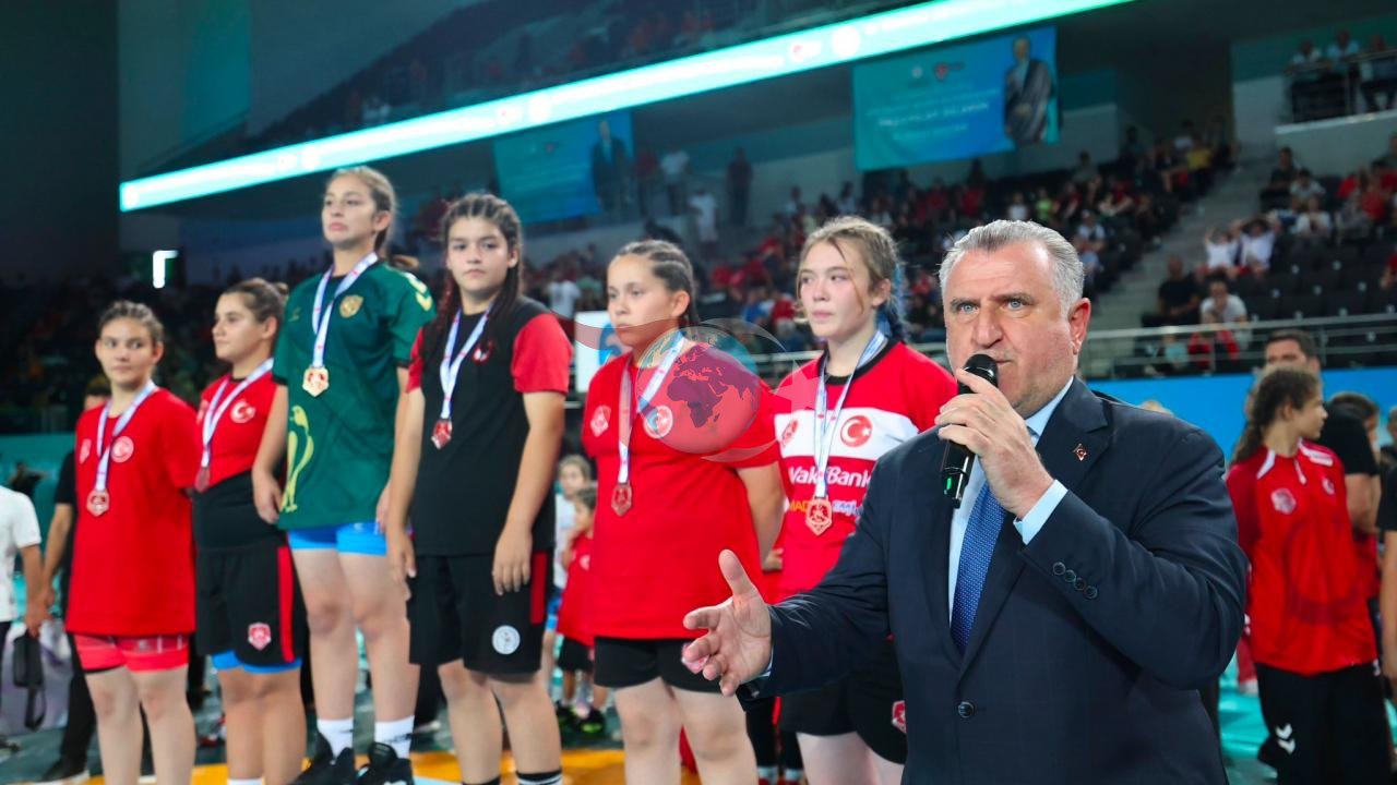 Bakan Bak'tan Tarihi Güreş Yatırımları Vurgusu: Cumhurbaşkanı Erdoğan'a Teşekkür