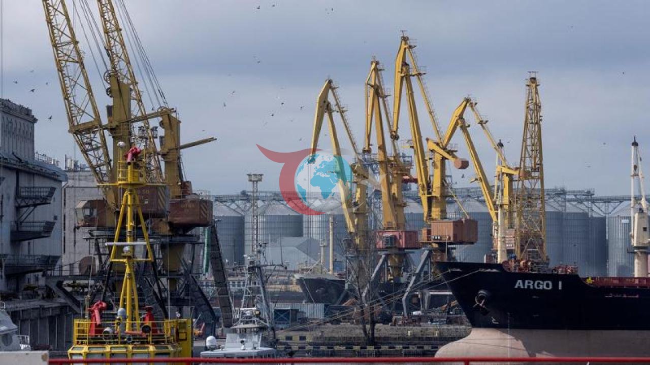 Rusya'dan Odessa Limanı'na Gece Yarısı Bombardımanı: Askeri Altyapı ve İHA Tesisleri Vuruldu