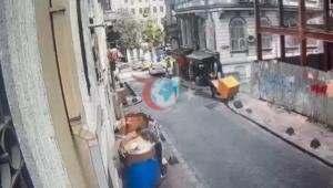 Beyoğlu'nda yük oğurluğu küçədə qalan təkər arabasına yaxınlaşdı. Kameralar, Beyoğlu küçəsində sola yaxınlaşan təkərli hər şeyi qeyd etdi