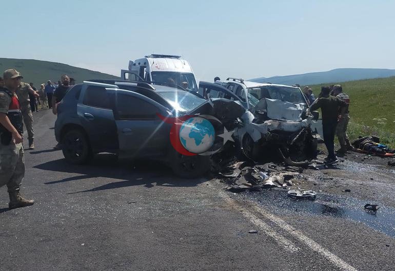 Ardahanda feci kaza İki araç çarpıştı, 4 kişi hayatını kaybetti