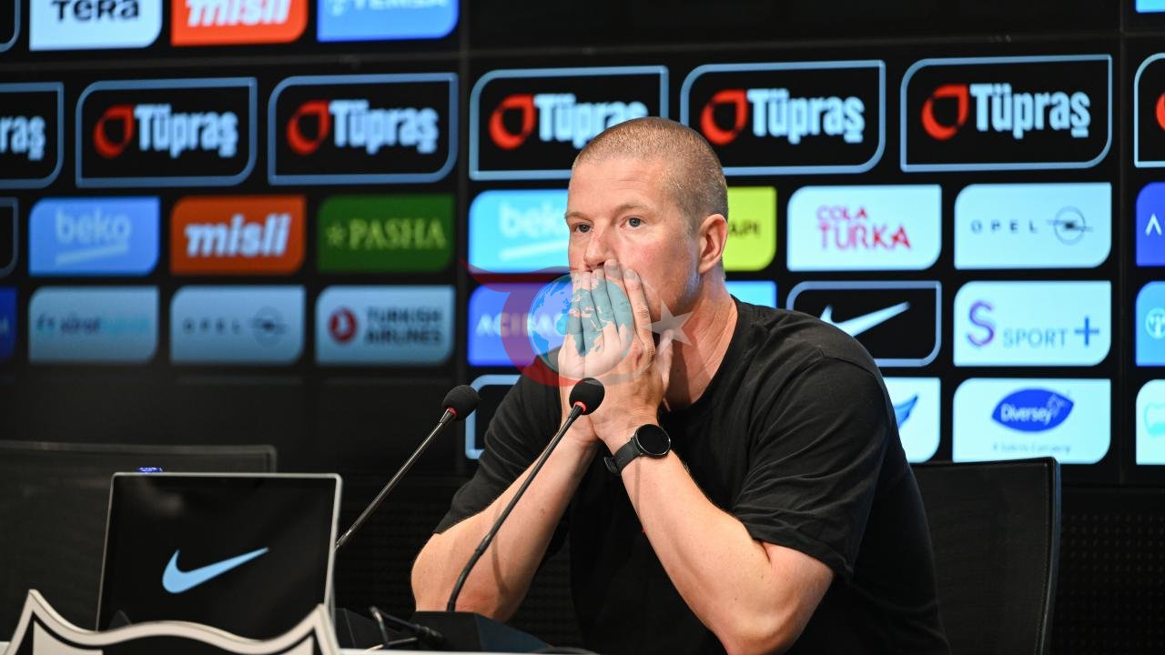 Beşiktaş Tribünleri Midtjylland Teknik Direktörü Mike Tullberg'i Büyüledi: "Dortmund'da Bile Böylesini Görmedim"