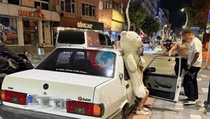 Pelüş ayıyla şehir turu cezasız kalmadı Otomobil otoparka çekildi