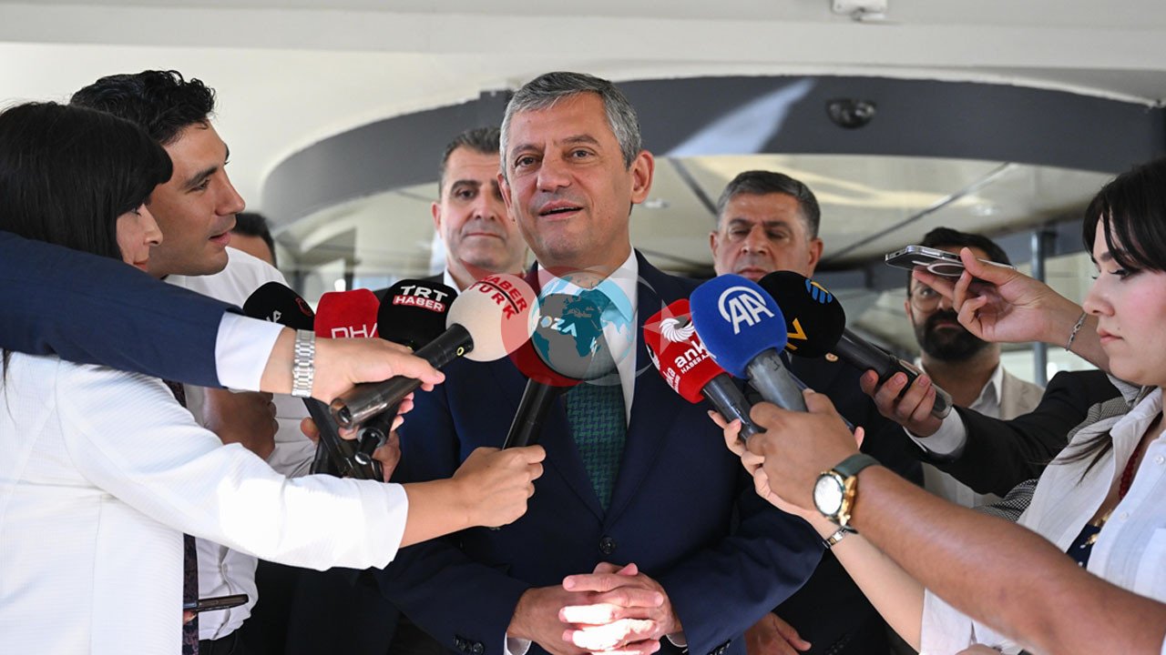 Siyasette Tarihi Gün: Özgür Özel ve 91 Milletvekili CHP'den İstifa Ederek Yeni Parti Kuruyor