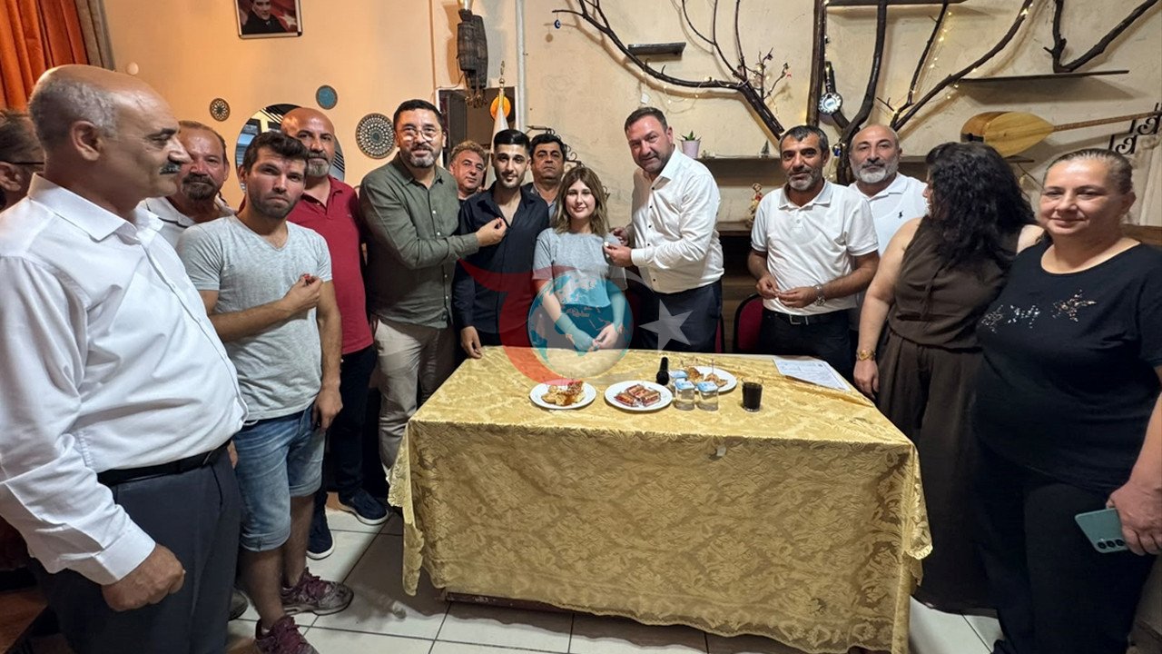 İzmir'de CHP'ye Dev Katılım: 200 Yeni Üye Baba Ocağına Döndü