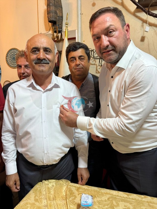 İzmir'de 200 kişi CHP'ye üye oldu - Resim: 0