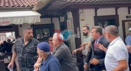 Özgür Özel'in cuma namazı çıkışında arbede! YENİ Parti'li vekilden vatandaşa tekme