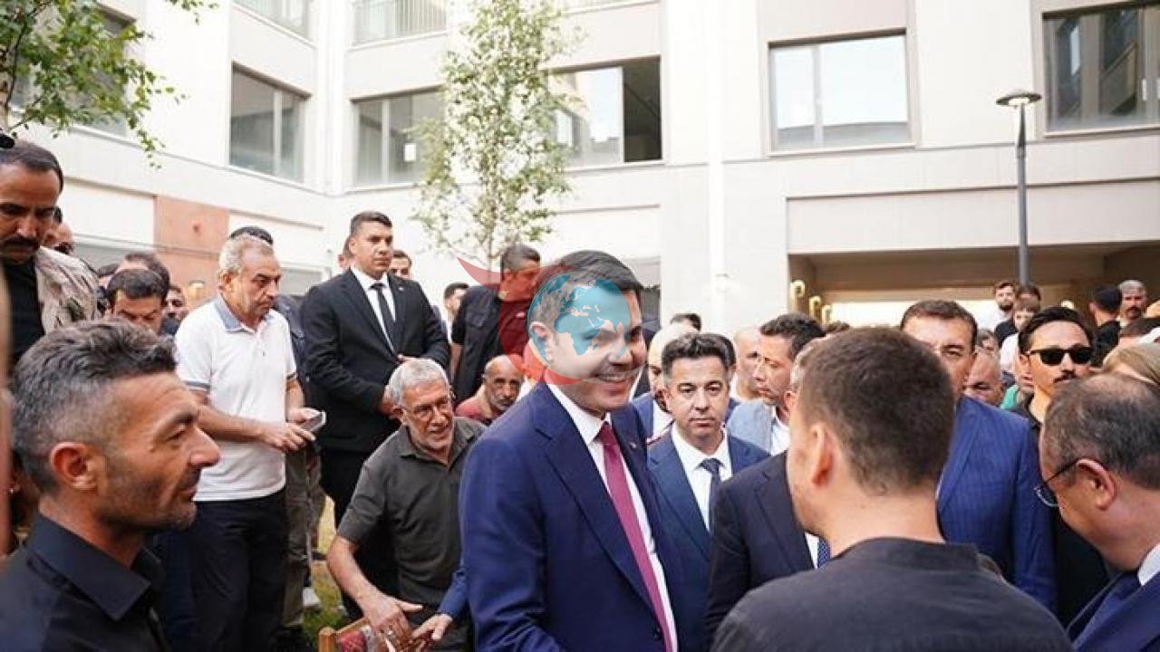 Bakan Murat Kurum Malatya'da Depremzede Ailenin Yeni Evine Konuk Oldu: "Yepyeni Bir Malatya ile Karşı Karşıyayız"