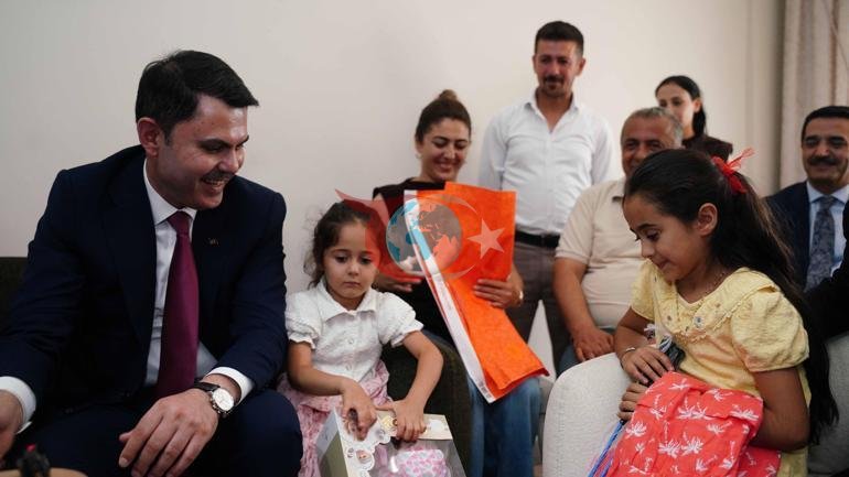 Bakan Kurum Malatya’da Bakırcılar Çarşısı’nı açtı, depremzede aileye misafir oldu