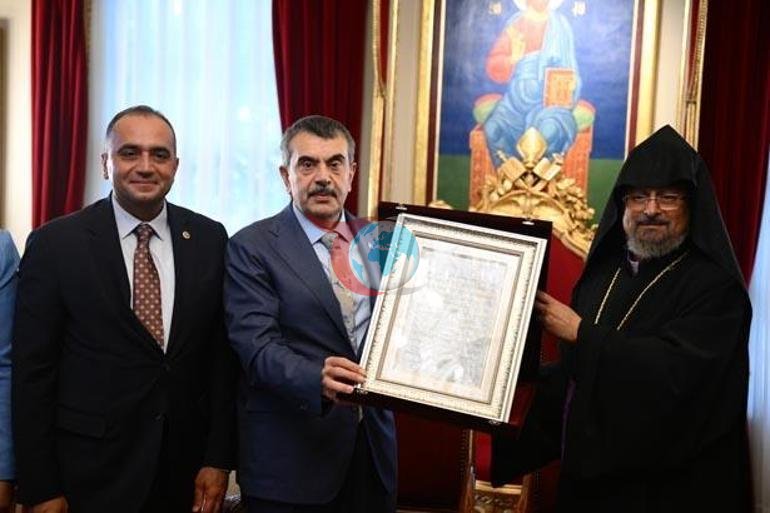 Nazir Tekinden Özəl Bezciyan Erməni İbtidai və Orta Məktəbini ziyarət etdi