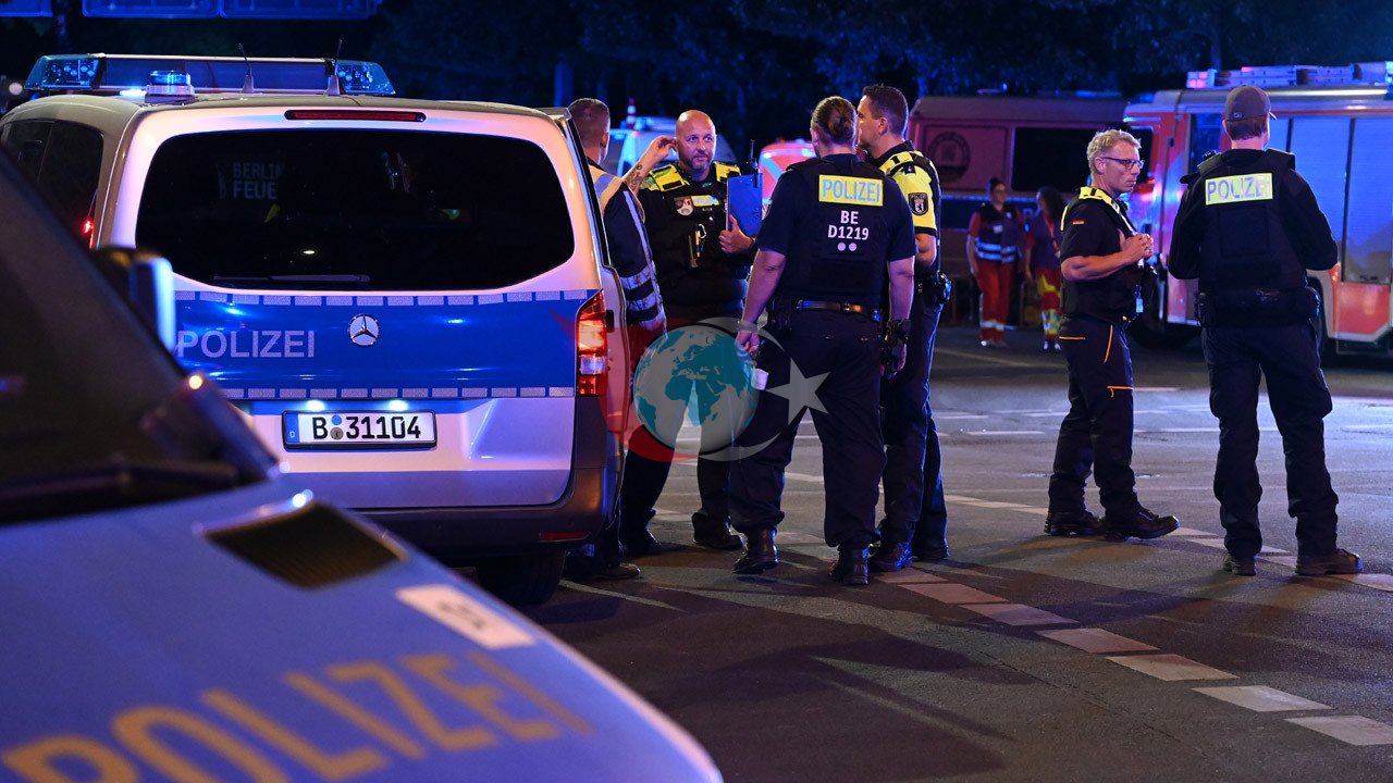 Berlin'de Christopher Street Day Yakınında Facia: Minibüs Kalabalığa Daldı, Can Kaybı Var
