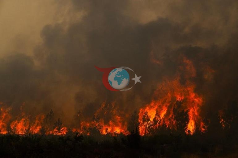 4 kฤฑtada felaket Ateล bulutlarฤฑ ortaya รงฤฑktฤฑ, binlerce kiลi tahliye edildi