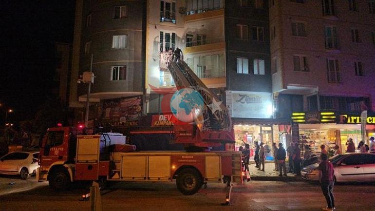 Evdə pis qoxu olan kədərli mənzərə. Yanğınsöndürənlər onun cansız bədənini tapıblar